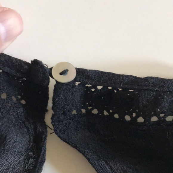 umgee- embroidered, floral Top- M - Picture 9 of 10